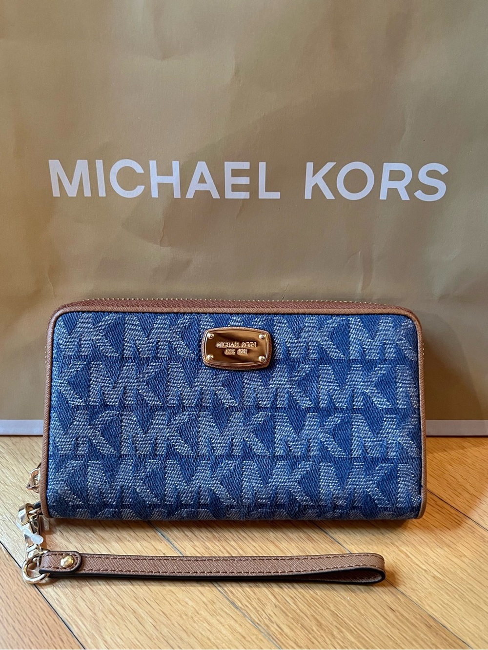 Michael Kors Large Hamilton Frame Out Monogram Denim Tote & Wallet Set - Picture 10 of 13